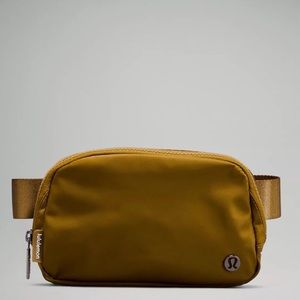 Lululemon Everywhere Belt Bag 🍋